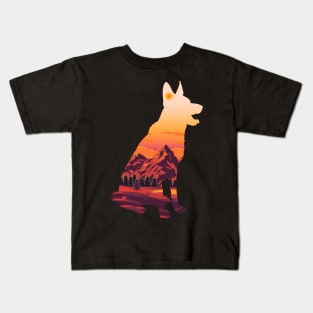 Dog look at Mountains love the Sunset Kids T-Shirt